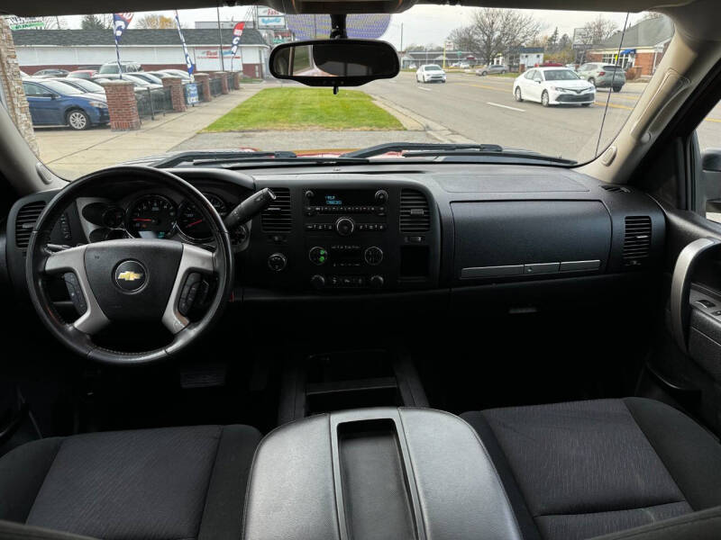 2012 Chevrolet Silverado 2500HD LT photo 16