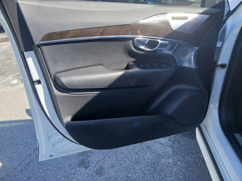 2018 Volvo XC90 T6 Momentum