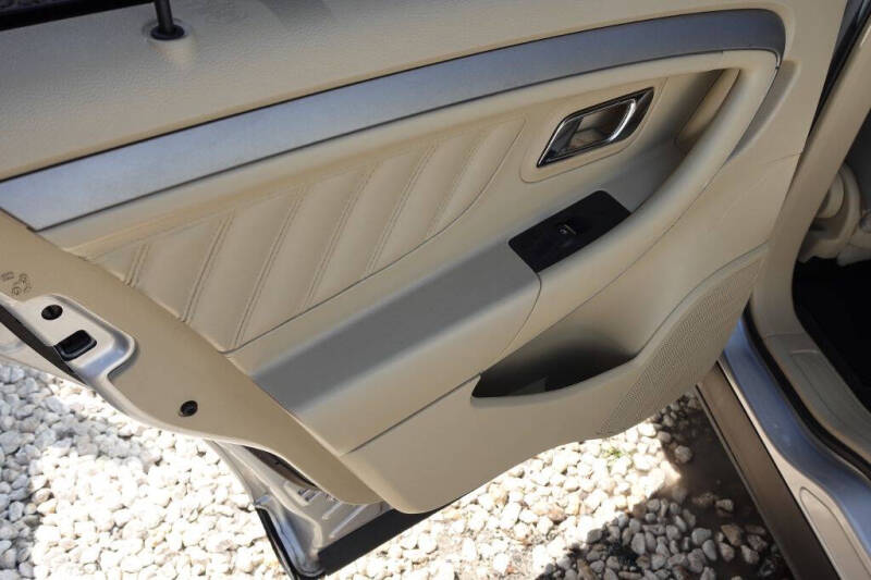2015 Ford Taurus