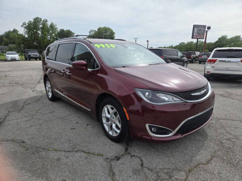 2017 Chrysler Pacifica Touring-L Plus