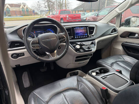 2017 Chrysler Pacifica Touring-L Plus