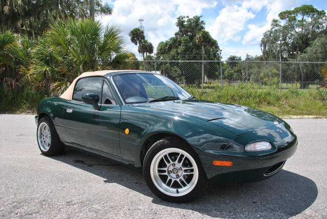 1990 Mazda MX-5 Miata for sale at Elite Auto Specialties LLC in Deland, FL