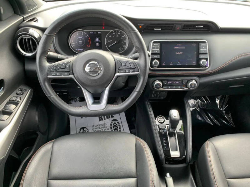 2020 Nissan Kicks SR