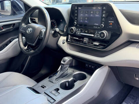 2021 Toyota Highlander LE