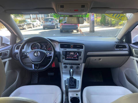 2015 Volkswagen Golf TSI SE