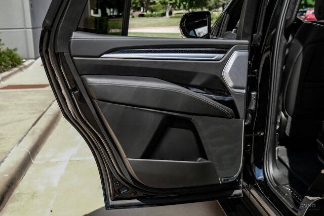 2025 Cadillac Escalade-V