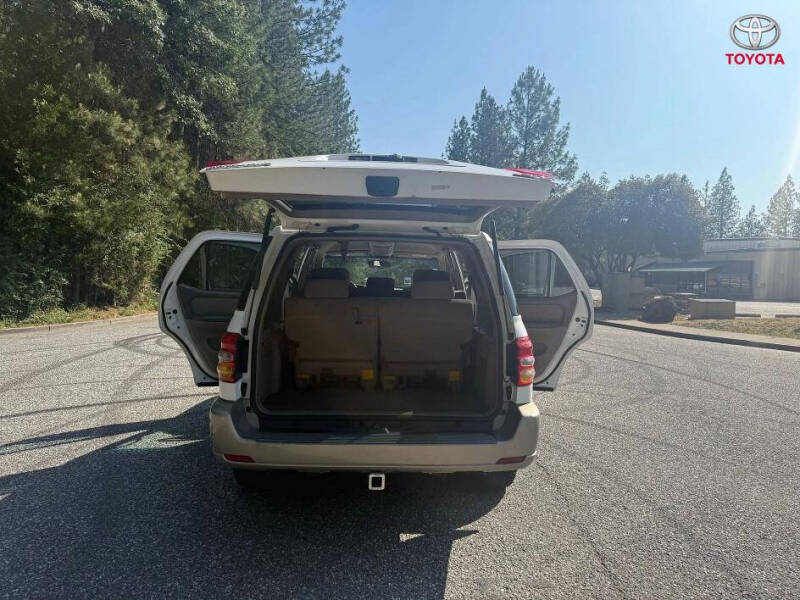 2003 Toyota Sequoia SR5