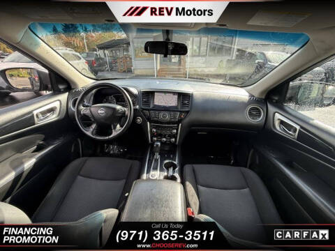 2020 Nissan Pathfinder SV