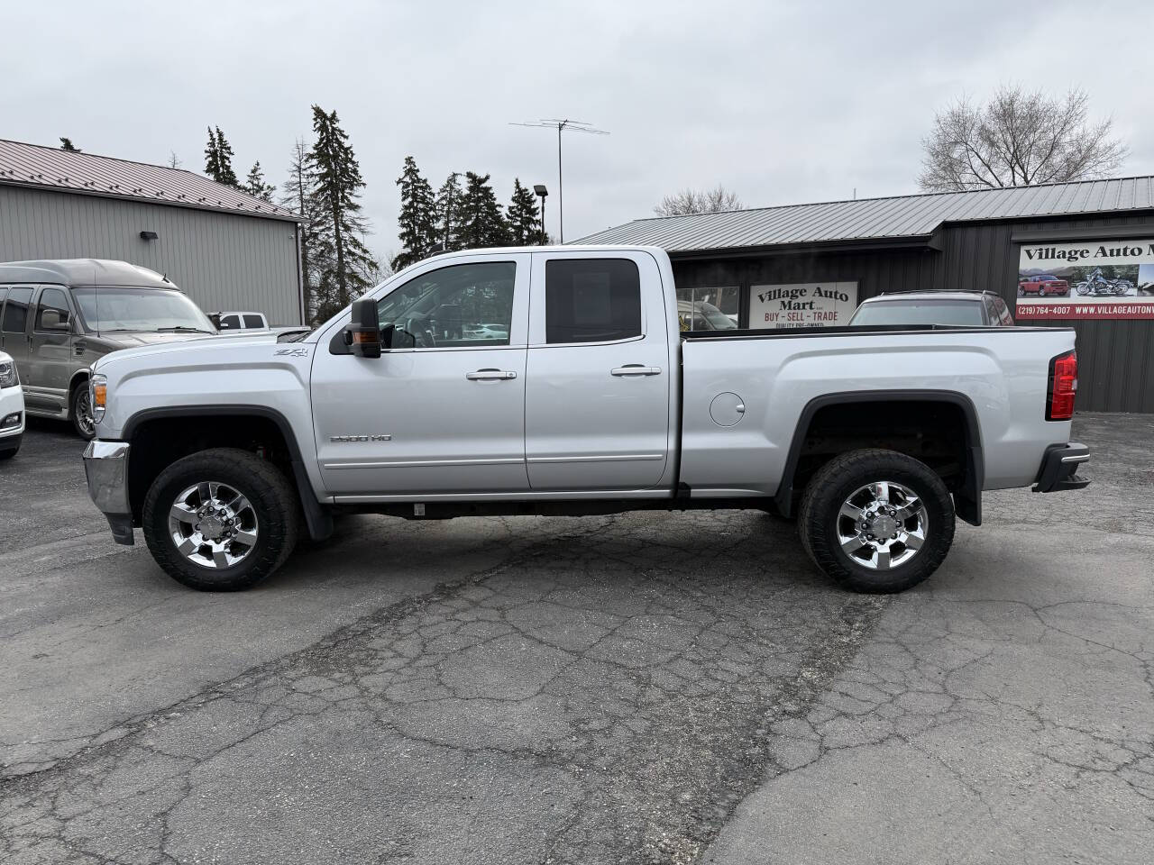 Silver 2019 GMC Sierra 2500HD SLE 4x4 SLE 4dr Double Cab SB 2