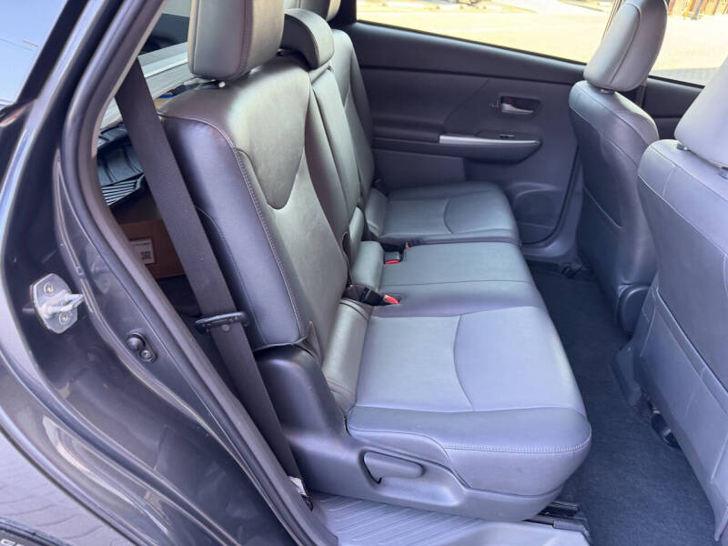 2013 Toyota Prius v Five