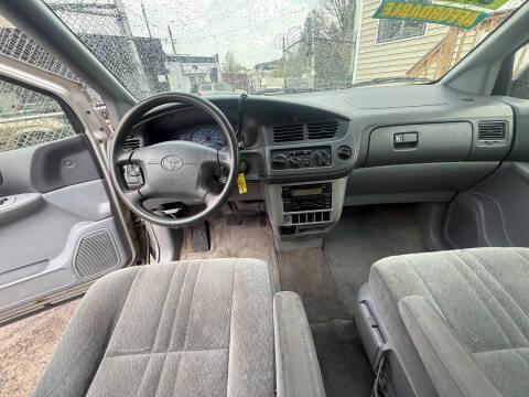 2003 Toyota Sienna CE