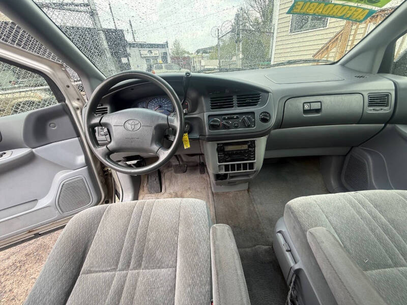 2003 Toyota Sienna CE