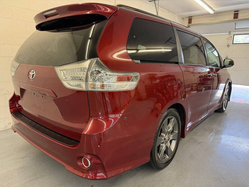 2015 Toyota Sienna SE Premium 8-Passenger