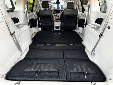 2017 Chrysler Pacifica Touring-L