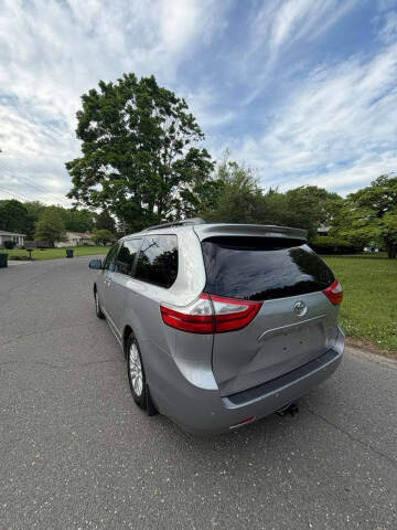 2017 Toyota Sienna XLE Premium 8-Passenger