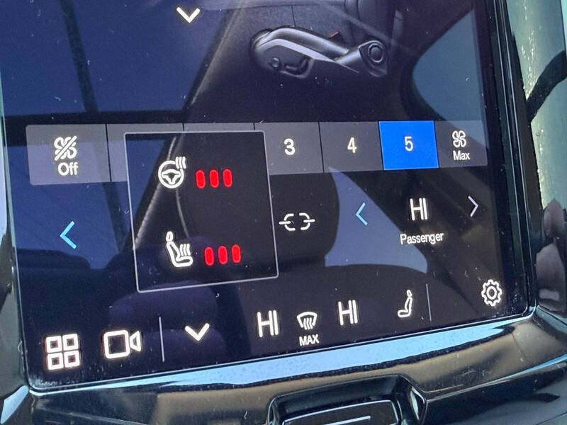 2023 Volvo XC60 B5 Plus Dark Theme