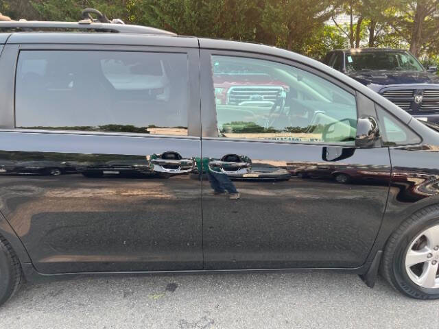 2017 Toyota Sienna LE 8-Passenger