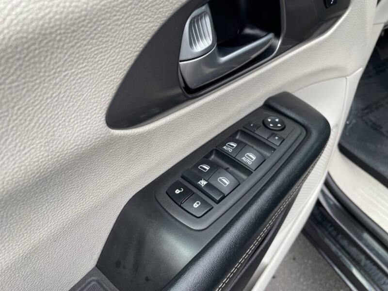 2022 Chrysler Pacifica Touring L