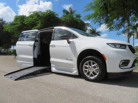 2024 Chrysler Pacifica Touring L