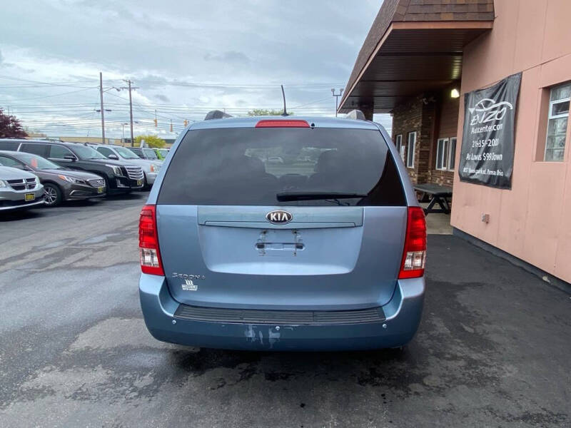 2014 Kia Sedona LX