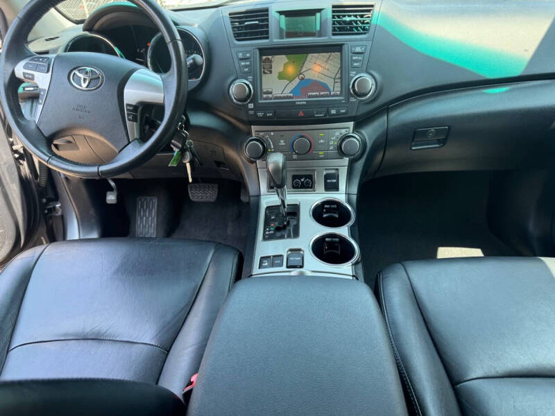 2012 Toyota Highlander SE