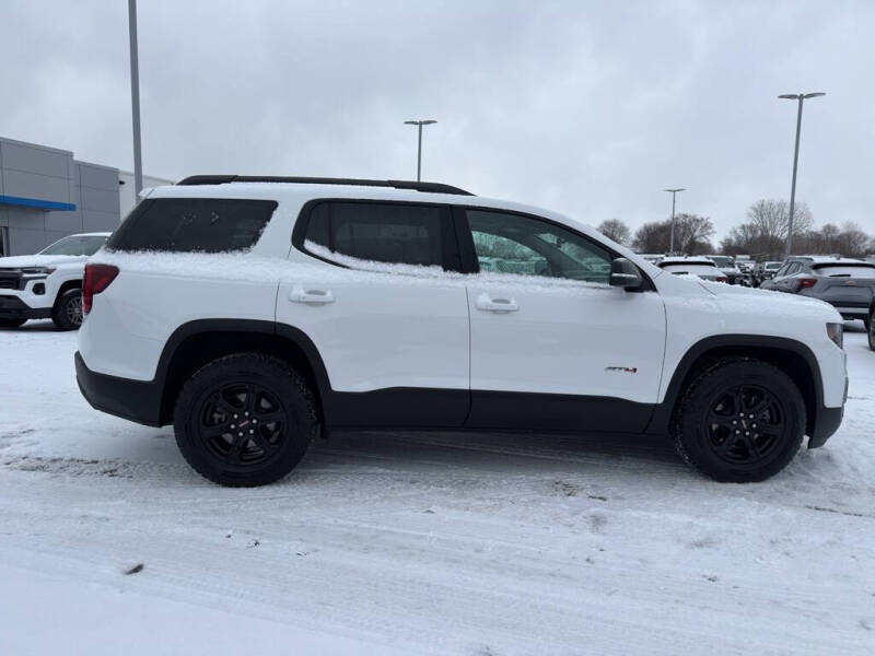 2023 GMC Acadia AT4