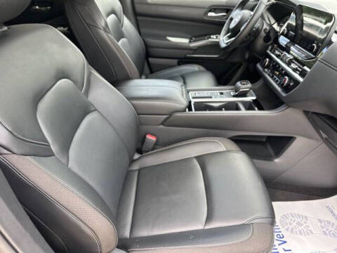 2024 Nissan Pathfinder SL