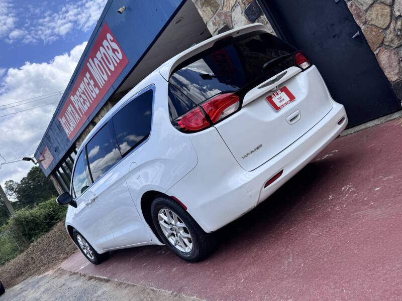 2022 Chrysler Voyager LX