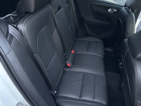 2025 Volvo XC40 B5 Plus Dark Theme