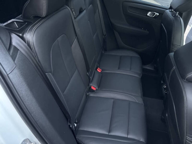 2025 Volvo XC40 B5 Plus Dark Theme