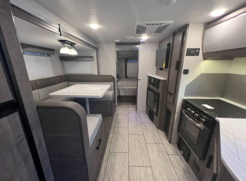 2022 Lance 2445