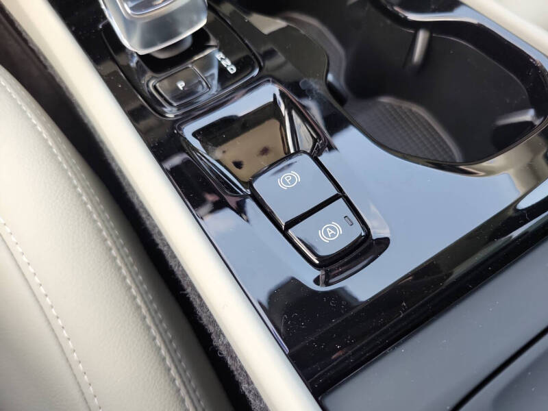2026 Volvo XC40 B5 Ultra