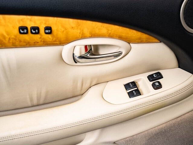 2004 Lexus SC 430