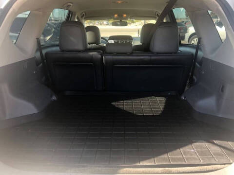 2014 Toyota Prius v Five