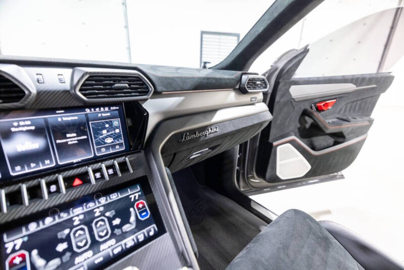 2023 Lamborghini Urus Performante