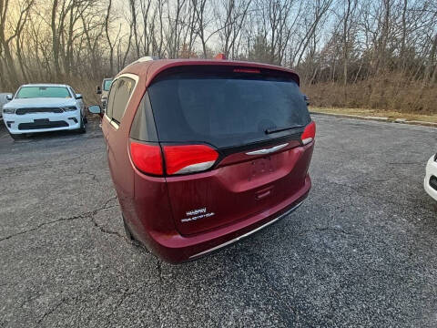 2017 Chrysler Pacifica Touring-L Plus