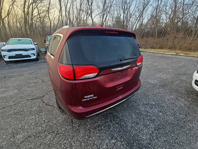 2017 Chrysler Pacifica Touring-L Plus