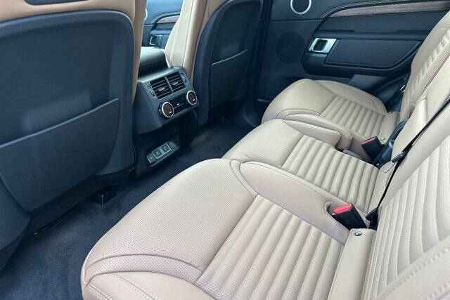 2025 Land Rover Discovery P360 Dynamic SE