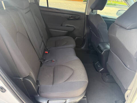 2023 Toyota Highlander LE