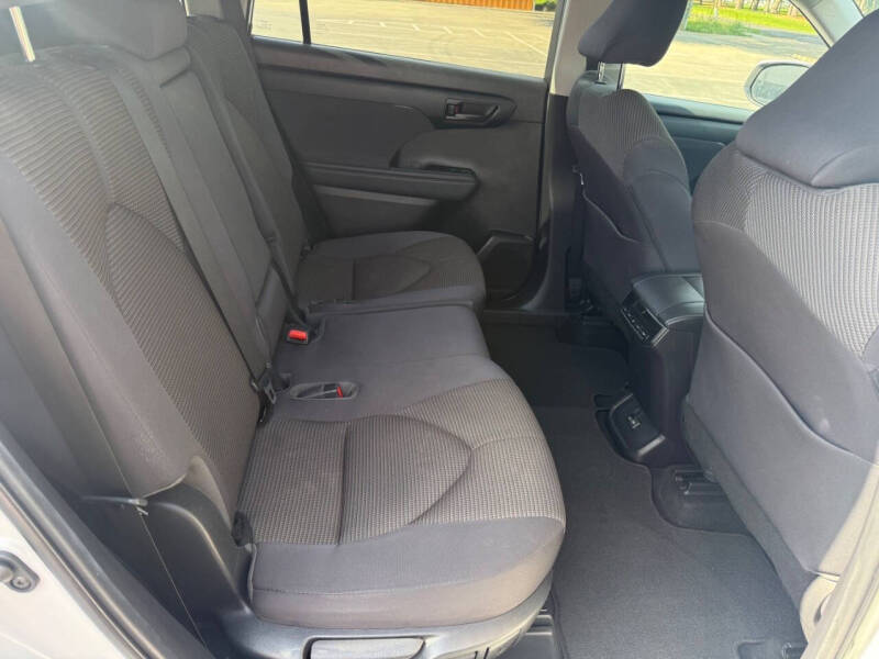 2023 Toyota Highlander LE