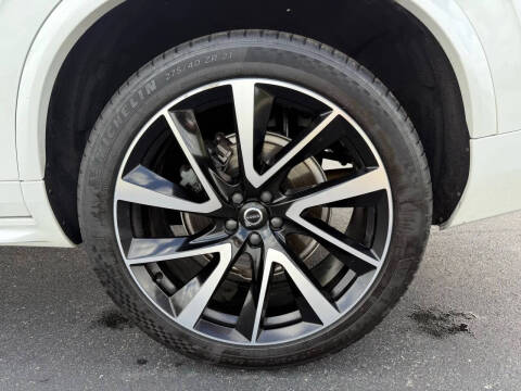 2020 Volvo XC90 T6 Momentum 6-Passenger