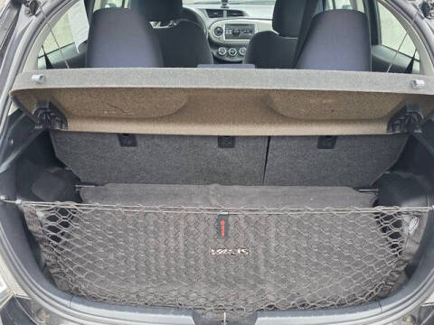 2012 Toyota Yaris 5-Door LE