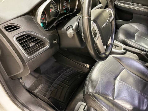 2011 Chrysler 200 Limited