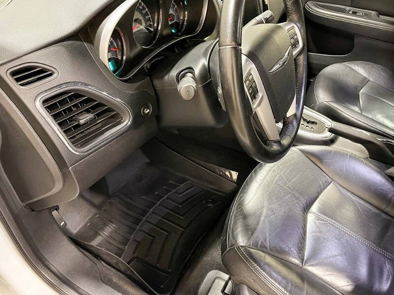 2011 Chrysler 200 Limited