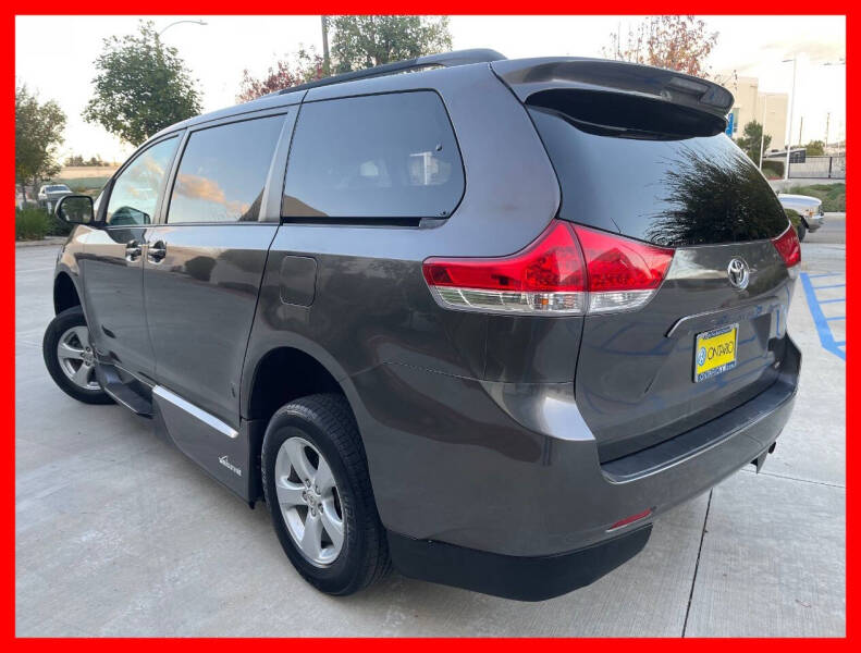 2012 Toyota Sienna LE 8-Passenger