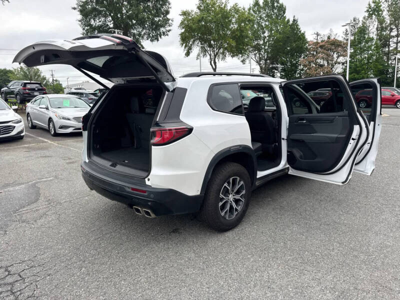 2024 GMC Acadia AT4