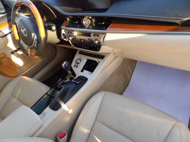 2013 Lexus ES 300h