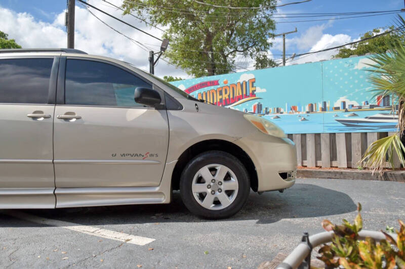 2005 Toyota Sienna LE 7 Passenger