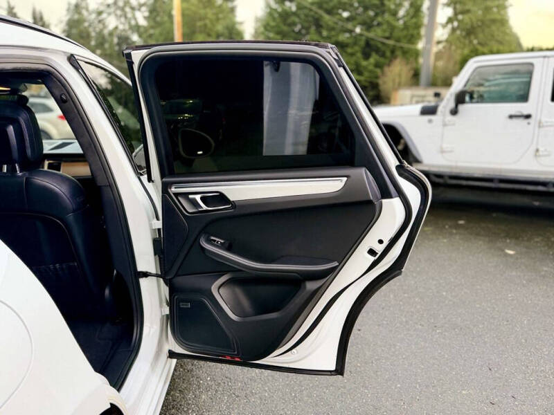 2016 Porsche Macan Turbo