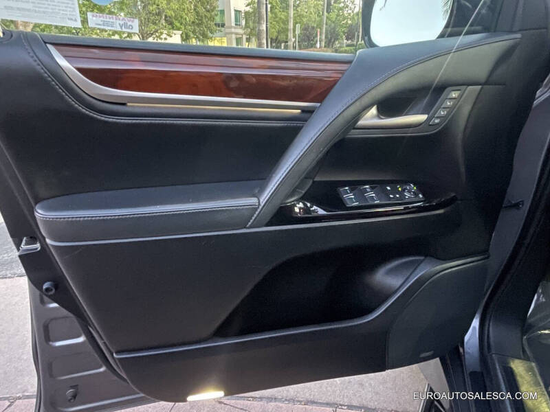 2019 Lexus LX 570 Three-Row